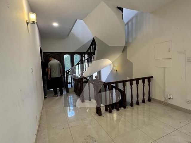 F 10 Double Storey House Excellent 666 SQY House Proper 6 Bedrooms, 6 Attached Bathrooms, Modern Fittings And Tiled Floor TV Lounge, Drawing Dining, Kitchen, Top Location F 10