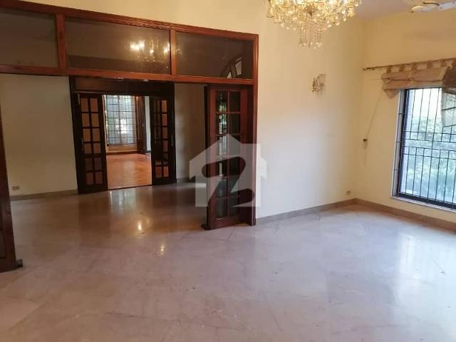 F 10 double storey house with basement 6 beds wooden and marble floor