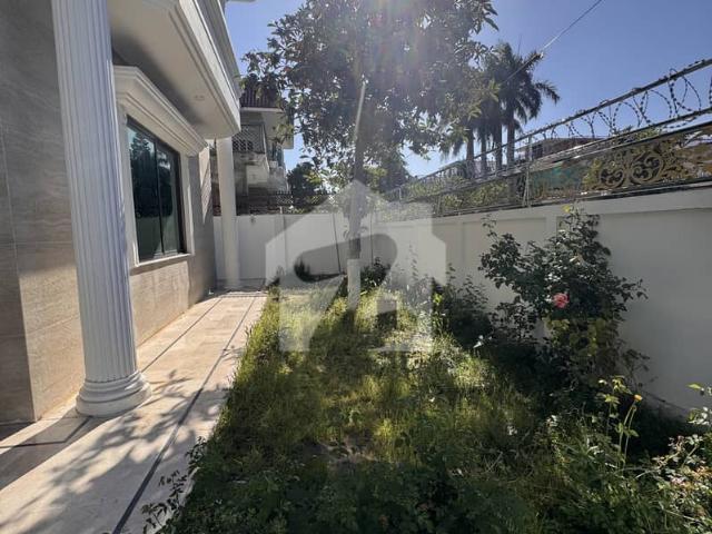 F 10 excellent house top location modern fitting and fixtures beautiful green lawn house for rent