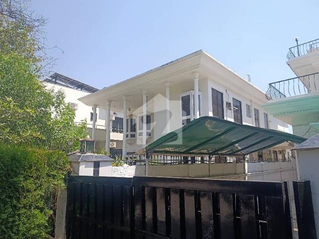 F 10 House Available 5 Bed With Bath Close And Street