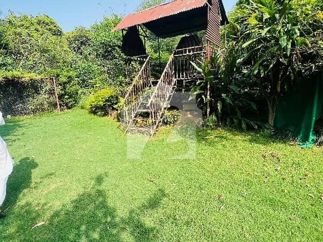 F 10 House Available 80*120 In Close And Street
