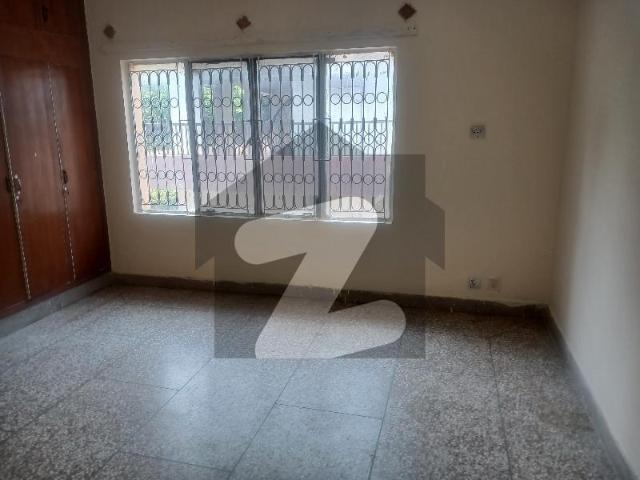 F 10 Size 511Yard Full House 5Beds kitchen 2 Rent 325000 Real Pic F 10