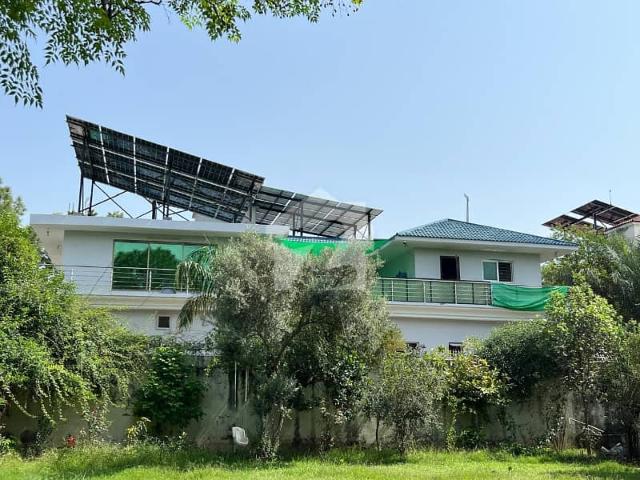 F 10 Triple Storey Bungalow Back Open Huge Lawn