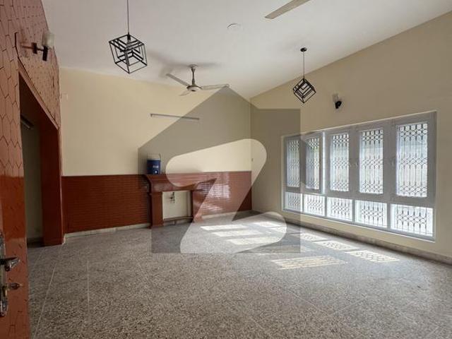 F 10 1 kanal double kitchen top location beautiful house available for rent f 10