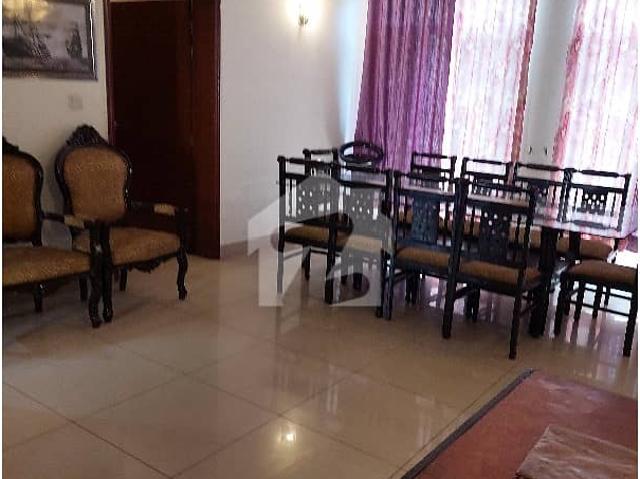 F 10 / 4 Bed Rooms Corner House Double Kitchen