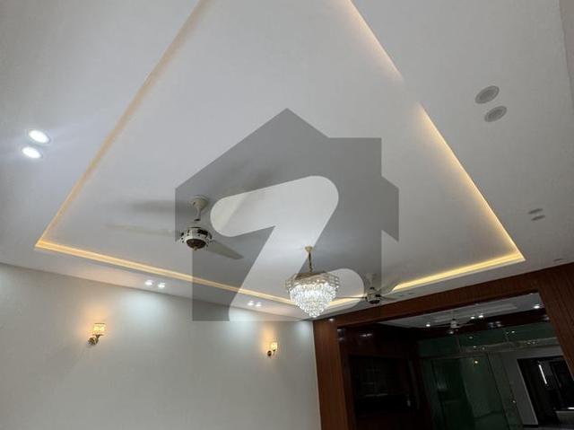 F 10 500 Square Yard Excellent House Modern And Spacious House All New Bathrooms And Kitchen Tiled Flooring Ideal Location F 10
