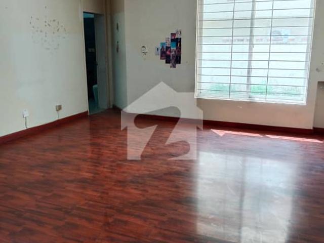 F 10/ 61x100=677 Square Yards House Available For Sale