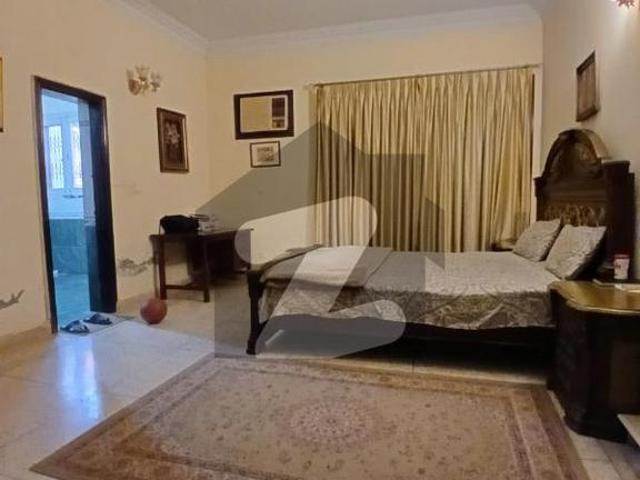 F 10/. 80x115=1022 Square Yards House Available For Sale F 10/4