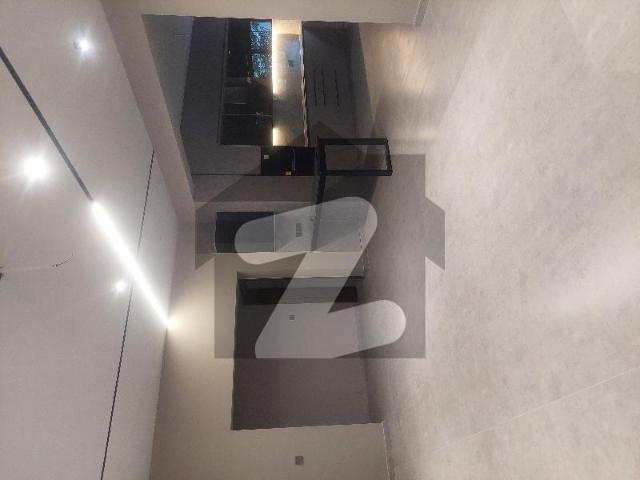F 11/4: Triple Storey 511 5 Bedrooms House Almost Brand New F 11/4