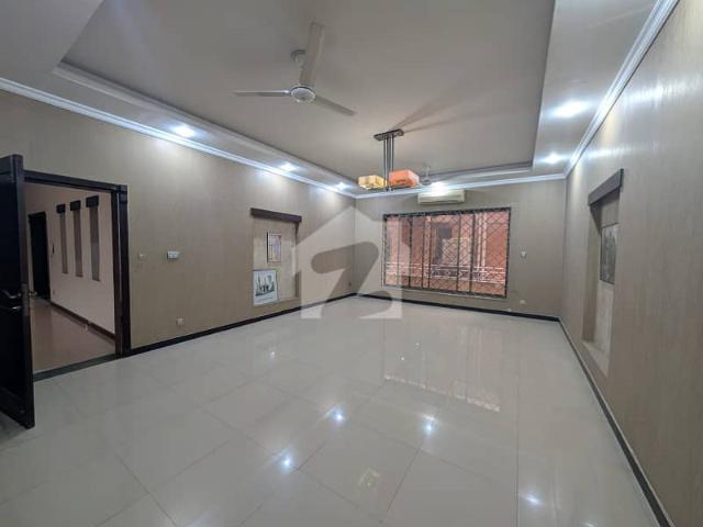 F 11 Double Storey Excellent Modern House 500 SQY Spacious And Beautiful House Neat and Clean Bathrooms And 2 Kitchens Proper 5 Bedrooms, 5 Attached Bathrooms For Rent