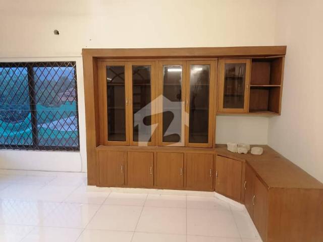 F 11 double storey house 7 beds 2 kitchens with basement 4cars parking