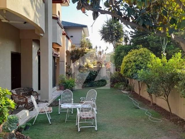 F 11 1 500 Square Yards Beautiful House 2 Unit Margalla Facing
