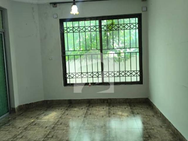 F 11, 500 Square Yard Full House For Rent