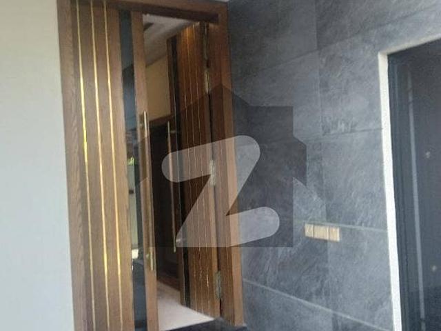 F 11 666 Sqyrd Brand New Luxury Ground+Basement 6 Bed 2 Gate Portion For rent