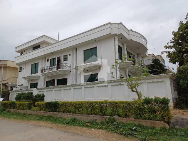 F 11, 7 bedrooms House For Rent