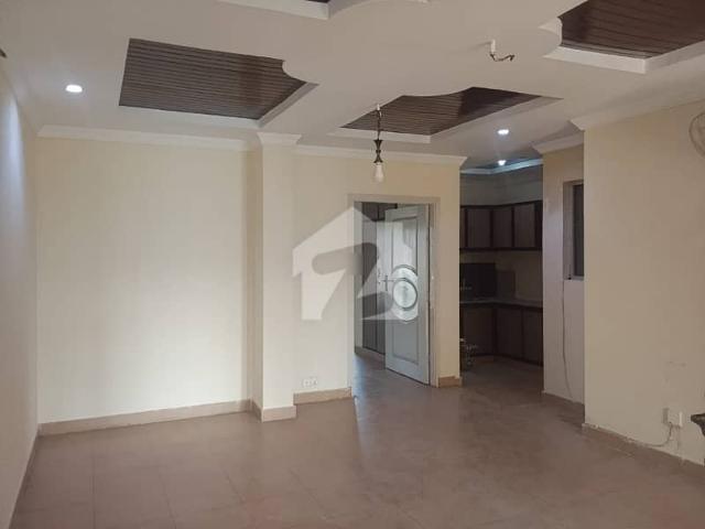 F 6/1 House Sized 400 Square Yards Is Available