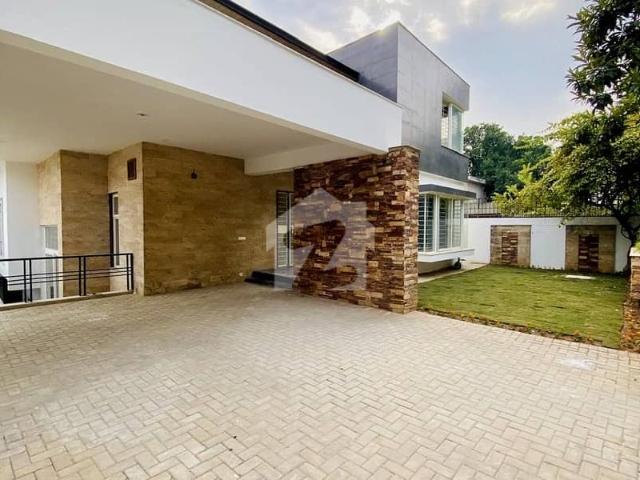 F 6/2 Brand New Luxury House For Rent