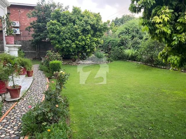 F 6/2 Proper Corner House Available 2500 Square Yards Close And Street Near To Margla Road