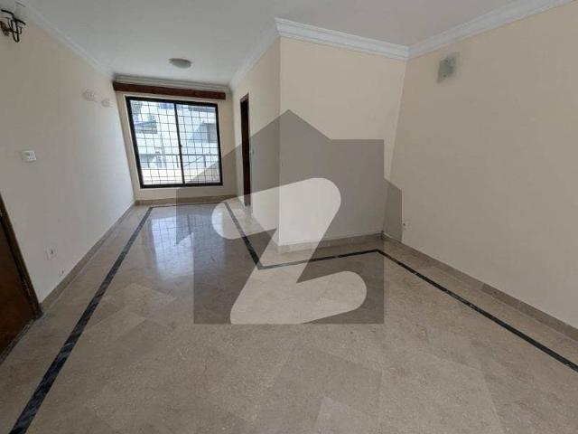 F 6/2 2500 Square Yards Old House Available For Sale