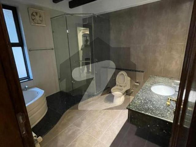 F 6/3 Beautiful House for Rent F 6/3