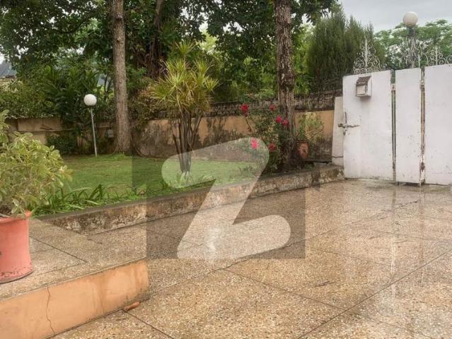 F 6/3 Four Kanal Corner Old House is for SALE F 6