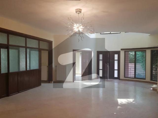 F 6 3 Very Hot Location Corner Old House Is For SALE F 6