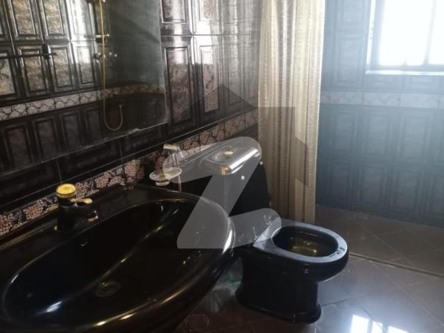 F 6 2000 SQYD Old Livable House Is For SALE F 6
