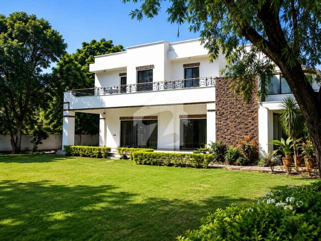 F 6 2000 SQYD Old Livable House Is For SALE
