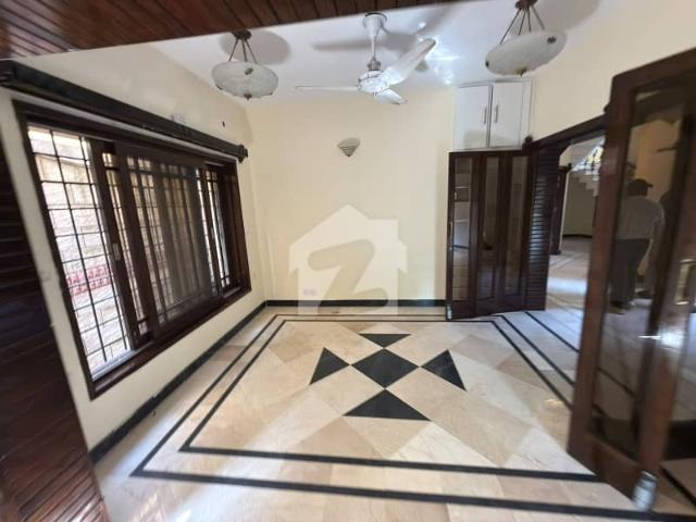 F 6 Anexy House Triple Story 5 bedroom Available For Rent