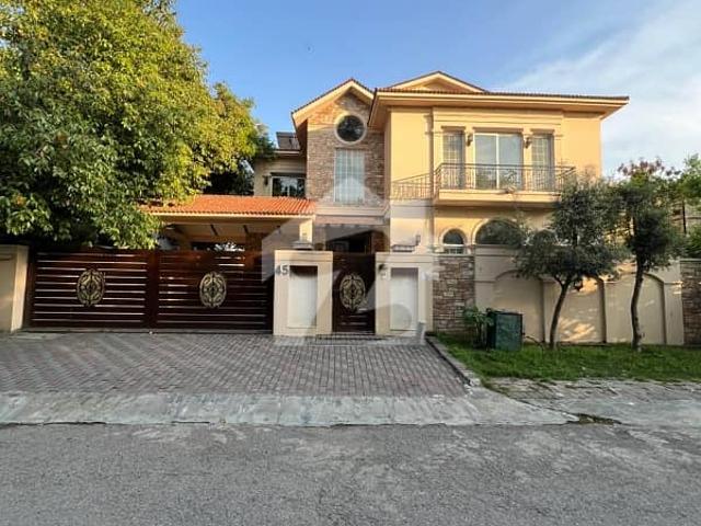 F 6 Beautiful House For Sale