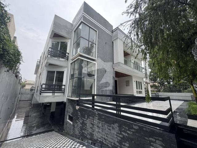 F 6 Brand New House