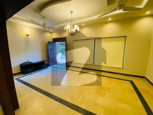 F 6 excellent 1200 sqy house proper 5 bedrooms, 5 attached bathrooms marbled floor, all modern fittings f 6