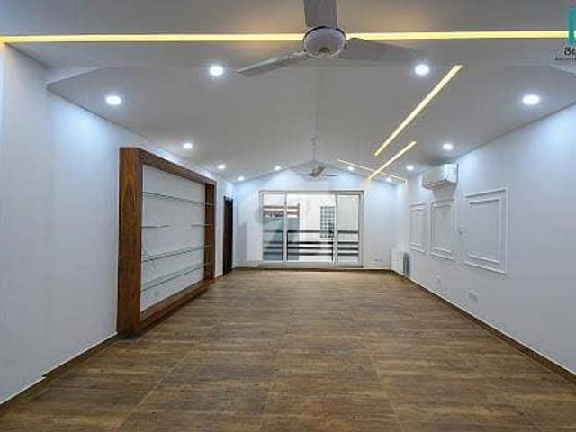 F 6 Executive Level House