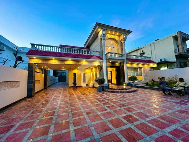 F 6 House Available For Rent