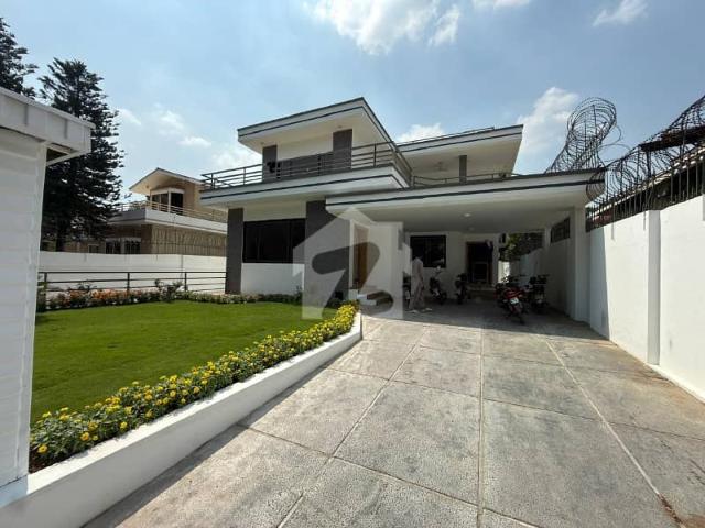 F 6 House For Rent 7Bedrooms Triple Storey Available