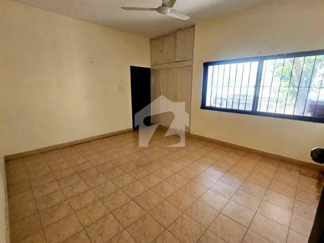F 6 Prime Location Front Back Open House Is For SALE