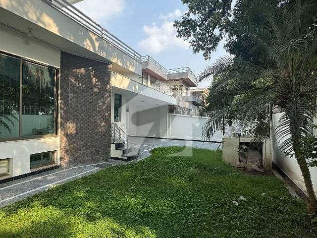 F 6 Prime Location House For Sale