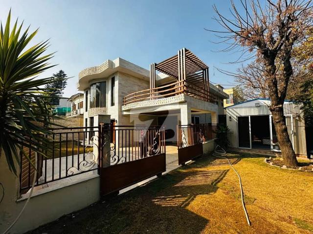 F 7/3 Corner House For Sale Prime Location
