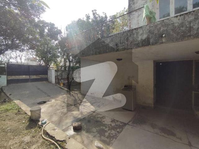 F 7, 493 sqyds old house for sale. Rs. 23crores