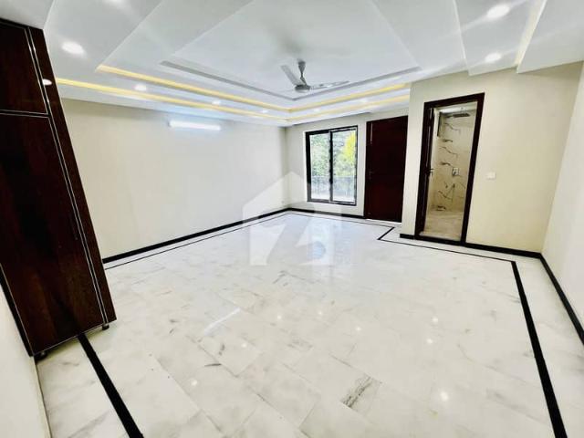 F 7 Corner House For Sale