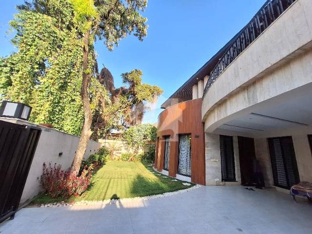 F 7 House For Sale