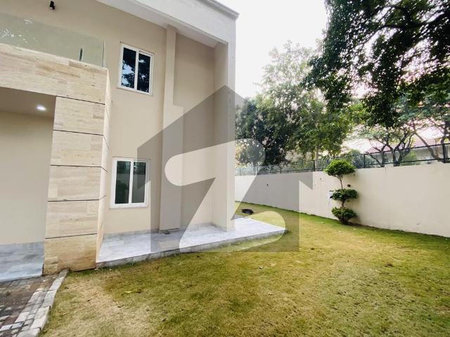 F 7 luxurious house available for rent f 7