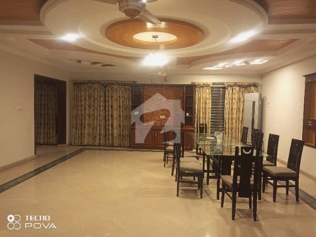 F 8/3 corner house for sale prime location more details contact with series buyer