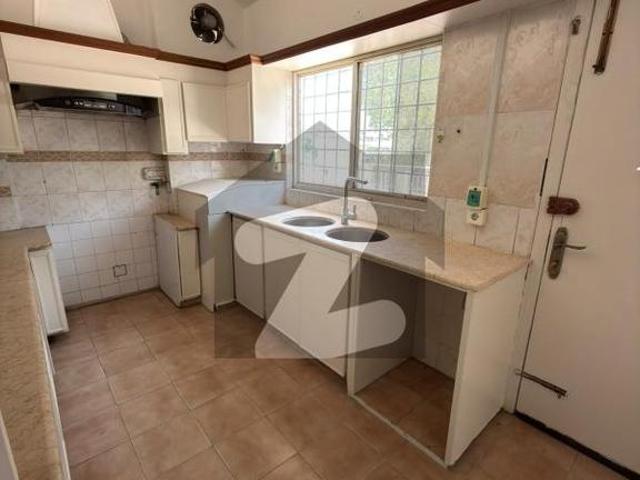 F 8 1000 sq yrd 6bedroom Full house For Rent F 8