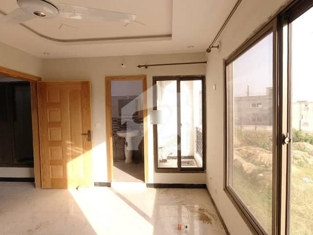 F 8 1022 Square Yards House Up For sale