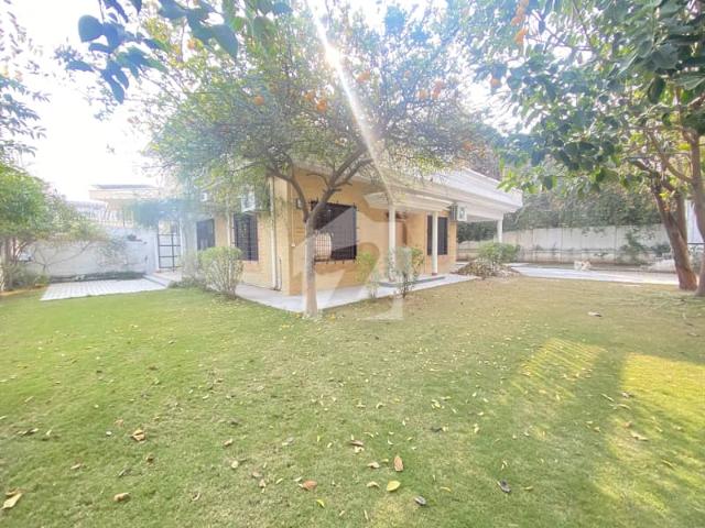 F 8 Corner Old House For Sale