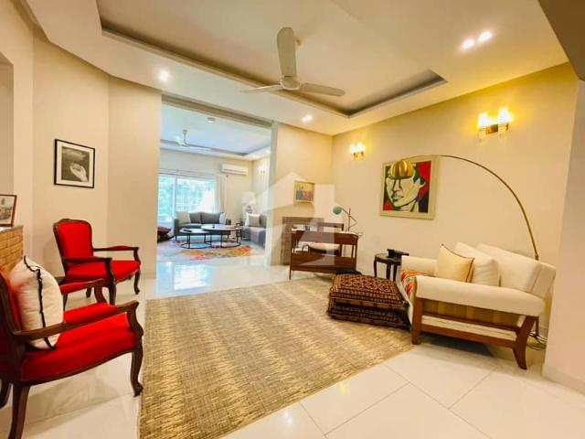 F 8 beautifully furnished ground portion for rent