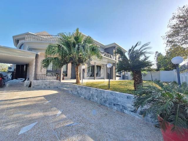 F 8 Most Prime Location House Available For Sale Reasonable Price 87 Ft Front Park Face