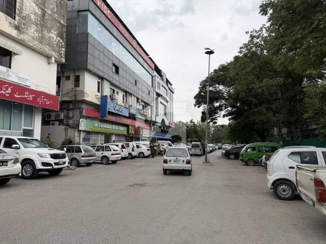 F 8 Shop For Sale Near IDC
