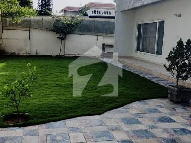 F 8 Prime Location 4 Bedrooms House For Rent